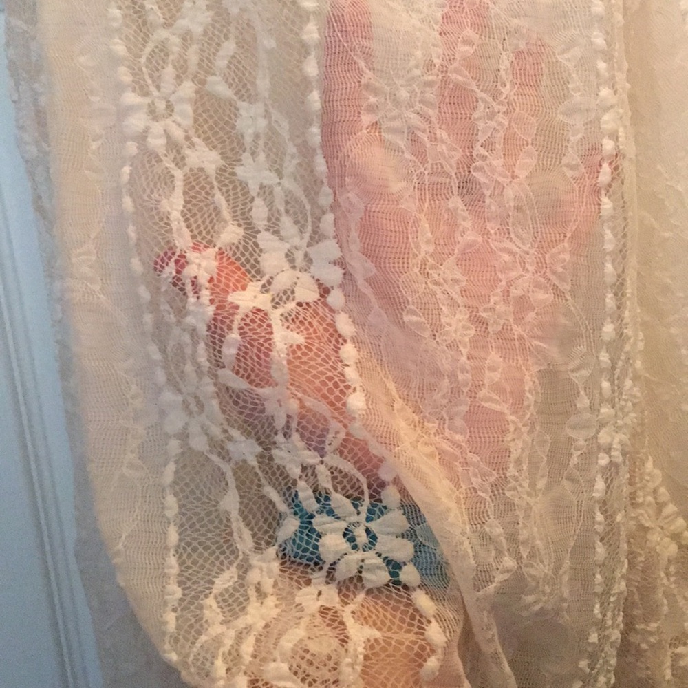 Lace Overlay - Picture 4 of 4